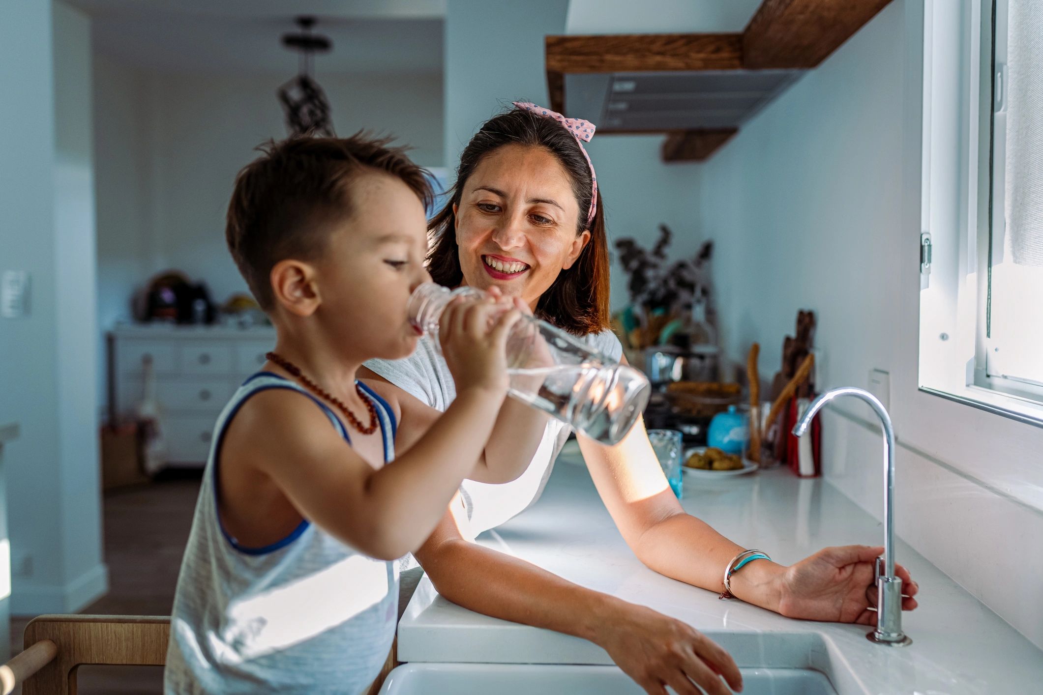 healthy family drinking water