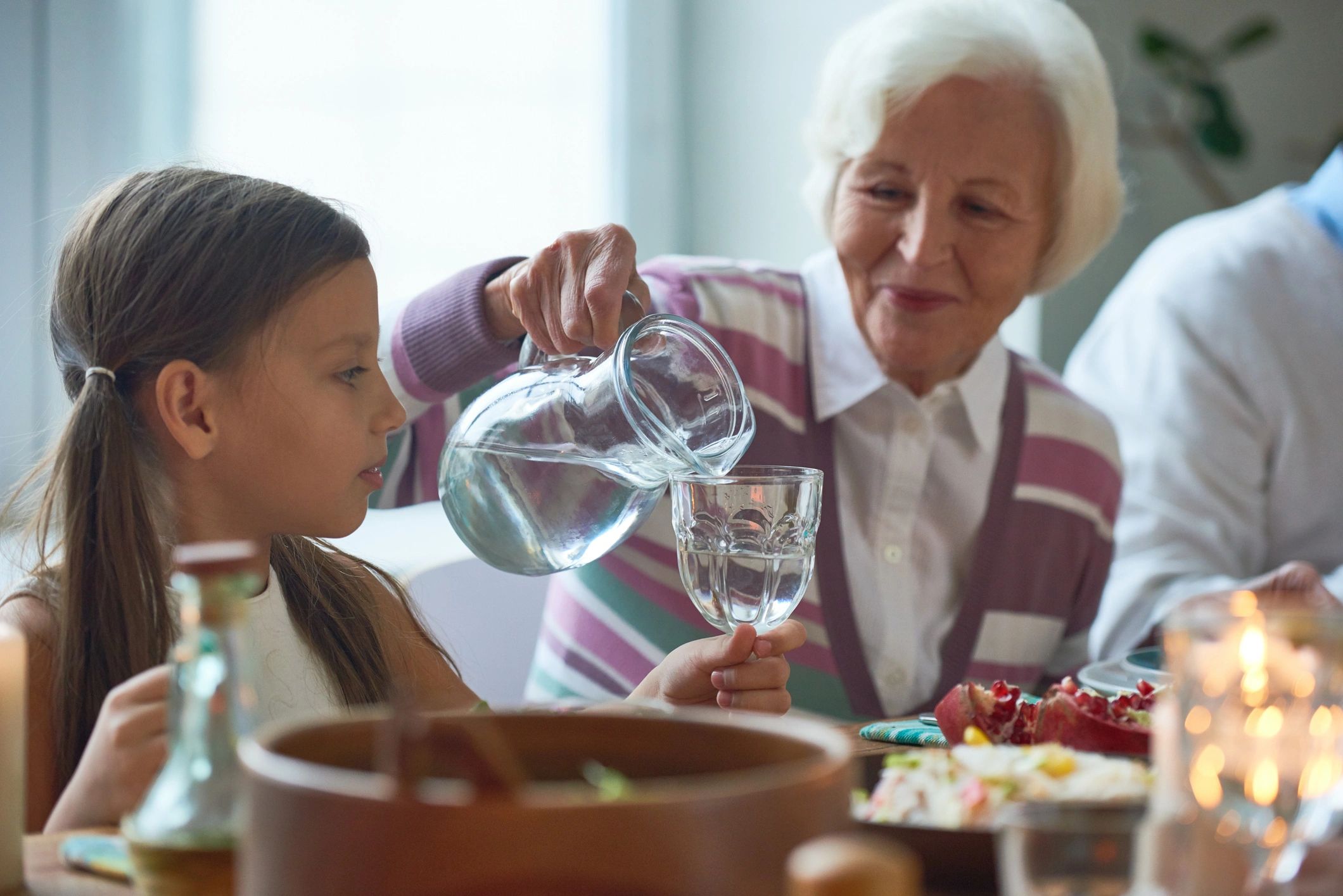 healthy family drinking water